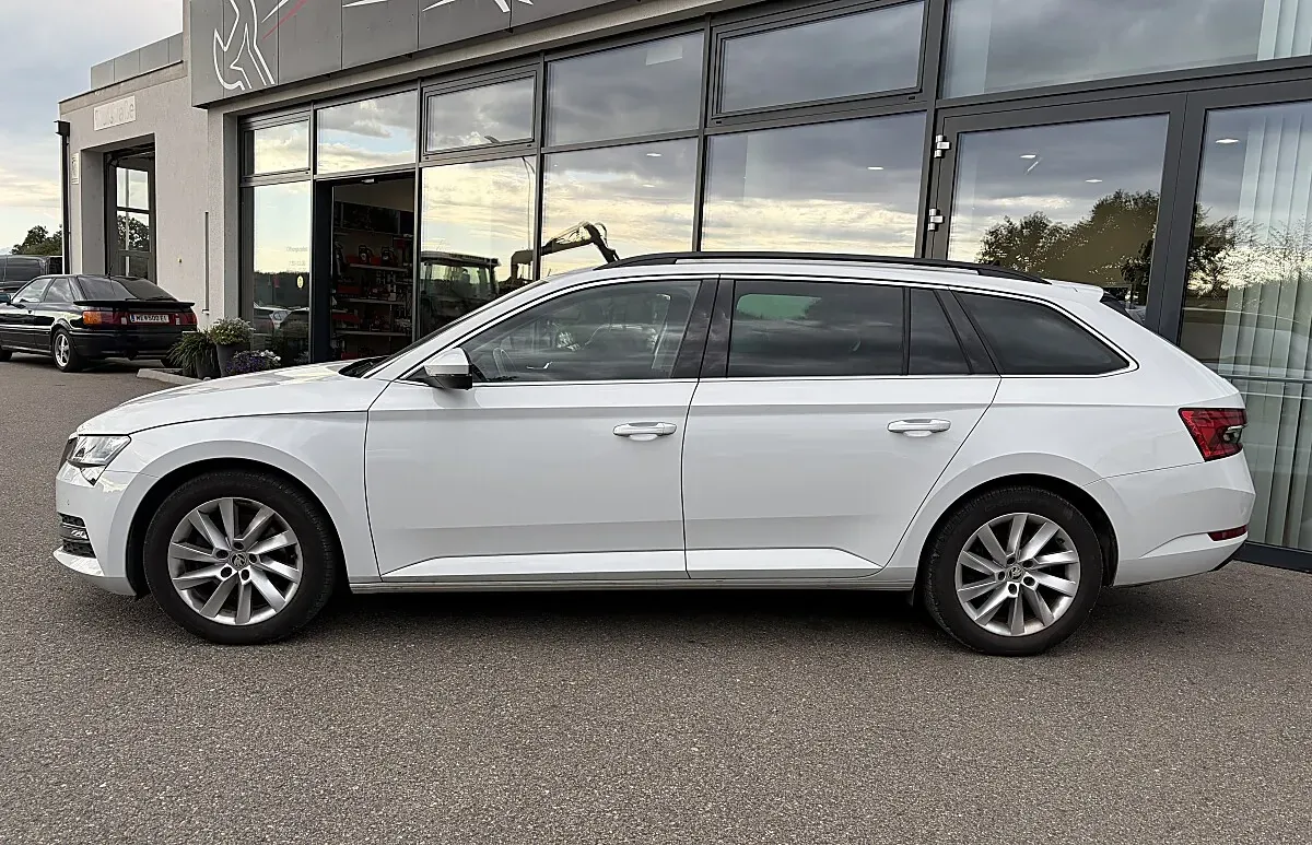 Skoda Superb 2023 photo 3