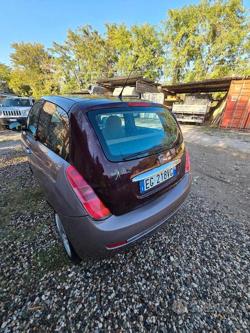 Lancia Y 2011 photo 2