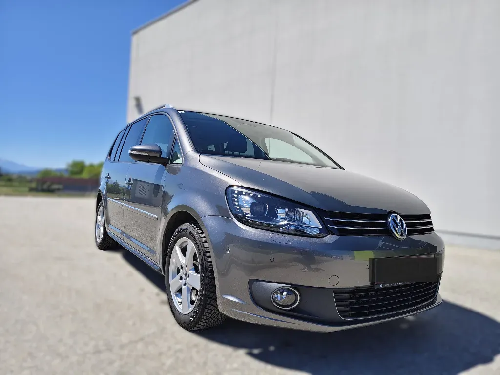 Volkswagen Touran 2011 photo 3