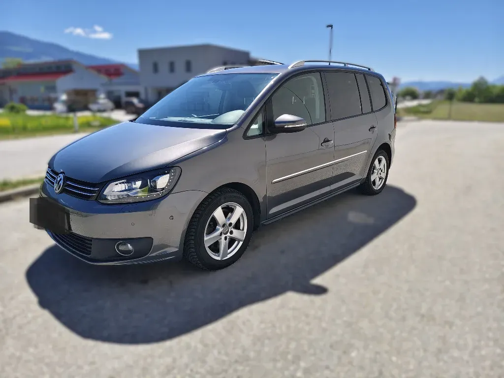 Volkswagen Touran 2011 photo 2