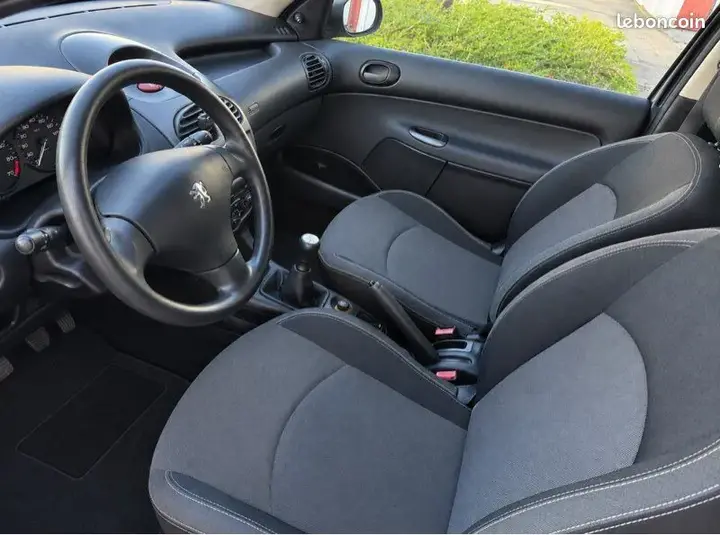 Peugeot 206 2008 photo 5