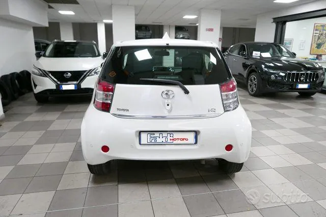 Toyota Iq 2013 photo 5