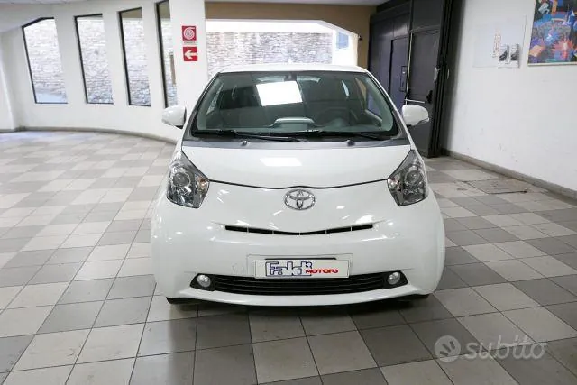 Toyota Iq 2013 photo 2