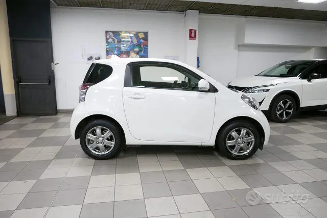 Toyota Iq 2013 photo 3