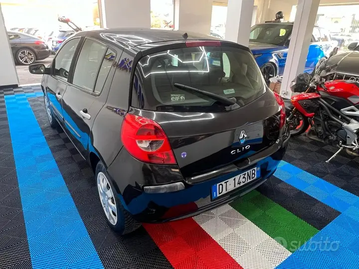 Renault Clio 2009 photo 4