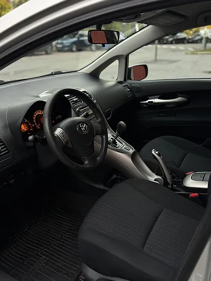 Toyota Auris 2010 photo 5