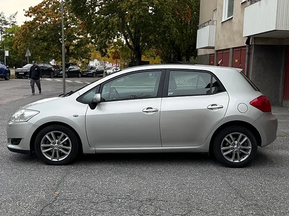 Toyota Auris 2010 photo 4