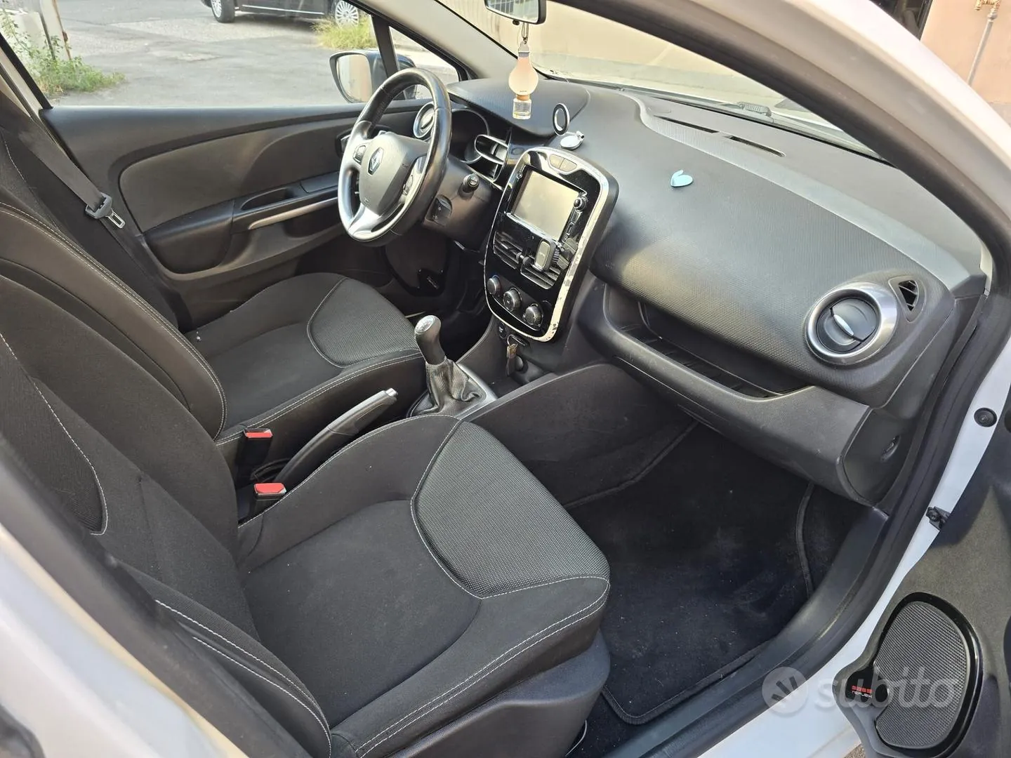 Renault Clio 2015 photo 4