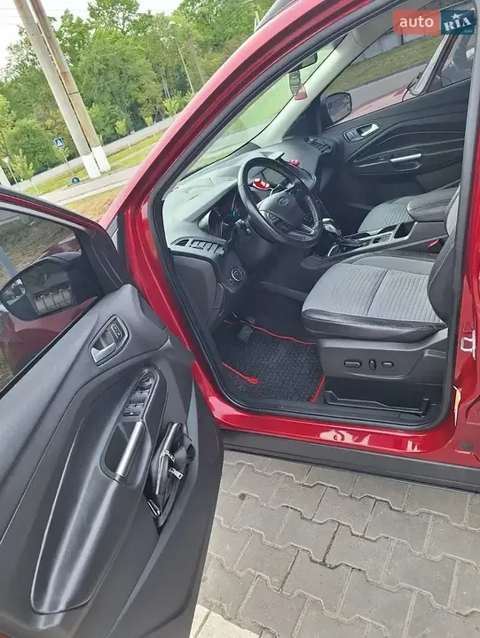 Ford Escape 2019 photo 2