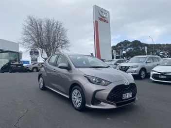 Toyota Yaris 2024 photo 2