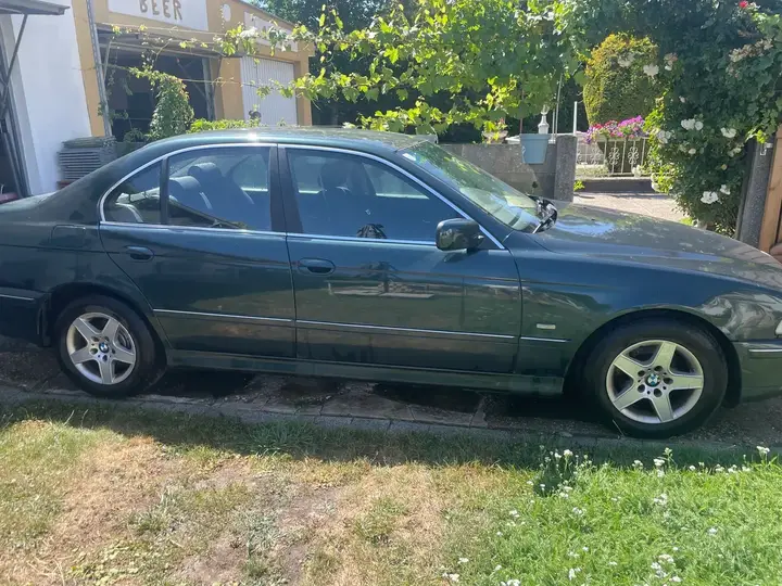 BMW 5 Series 2001 photo 2