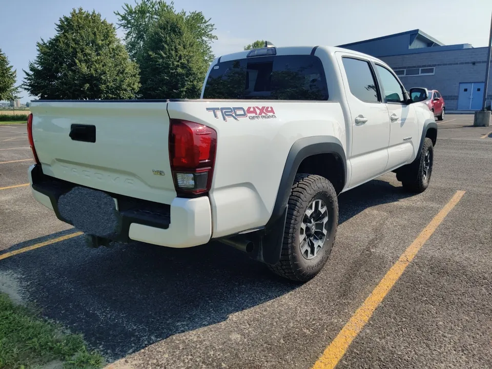 Toyota Tacoma 2019 photo 2