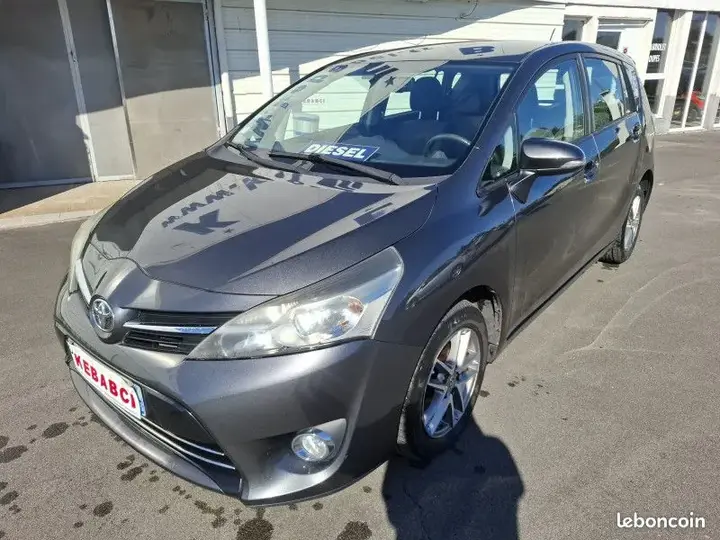 Toyota Verso 2015 photo 2