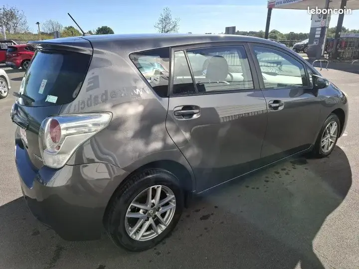 Toyota Verso 2015 photo 4