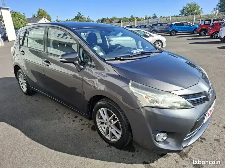 Toyota Verso 2015 photo 3
