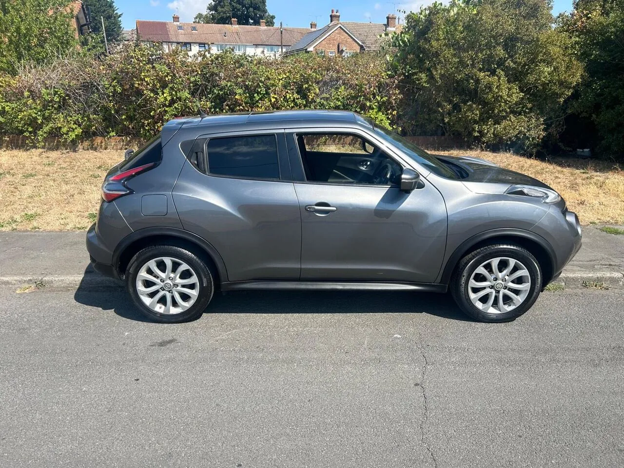 Nissan Juke 2015 photo 2