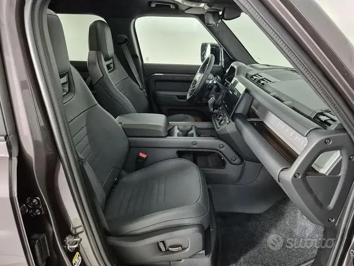 Land Rover Defender 2026 photo 3