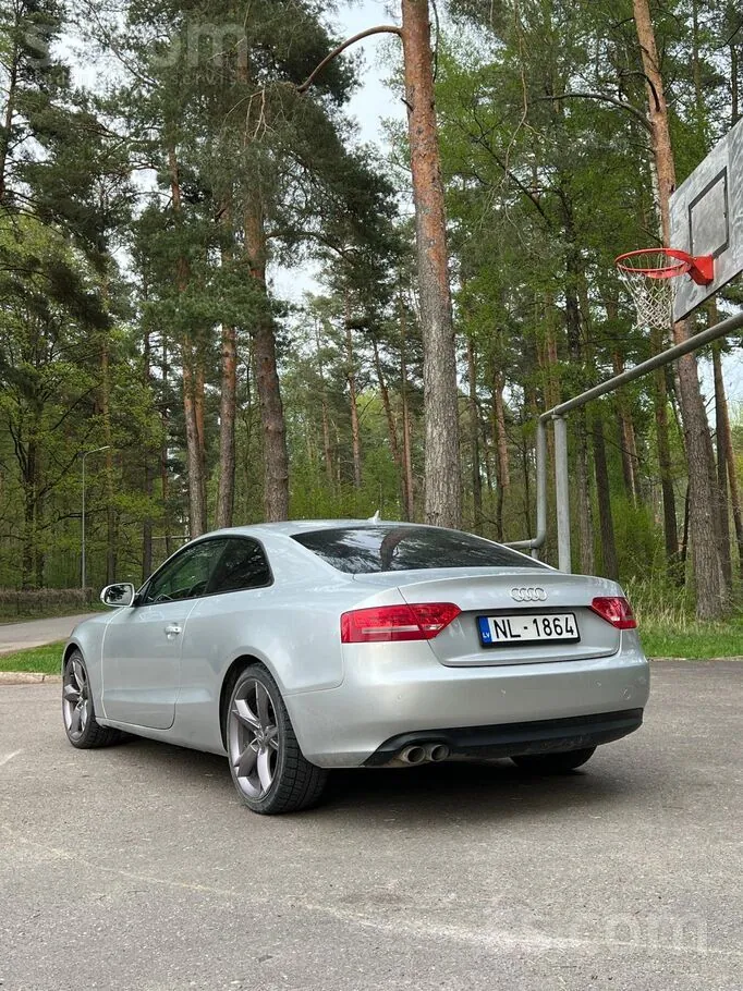 Audi A5 2010 photo 2