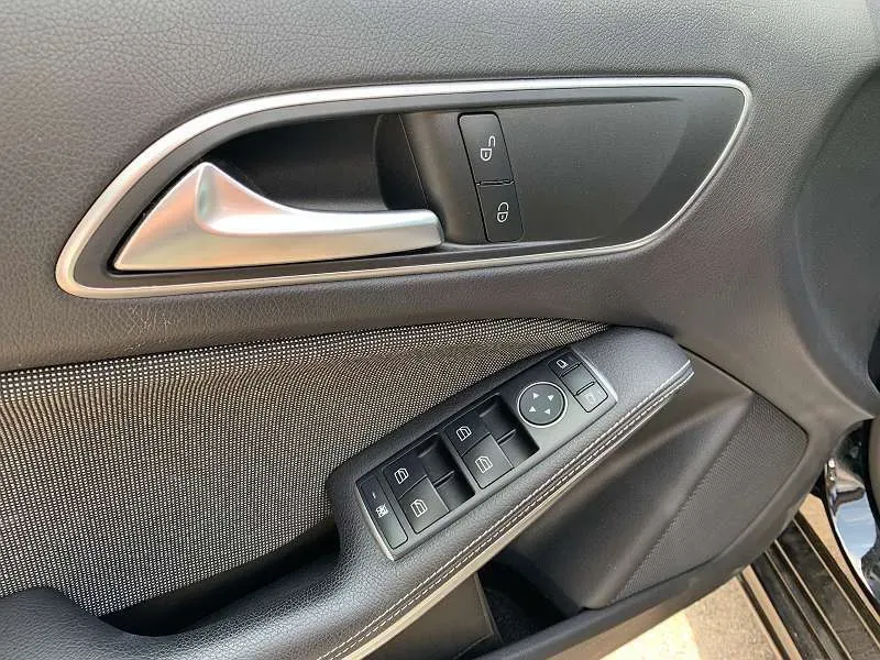 Mercedes-Benz A-Class 2016 photo 3