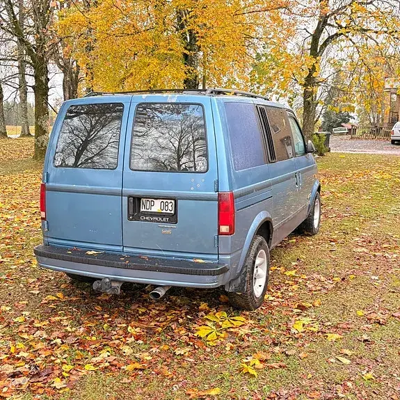 Chevrolet Astro 1988 photo 2