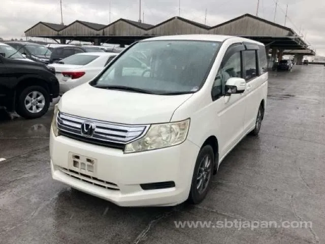 Honda Stepwagon 2009 photo 2