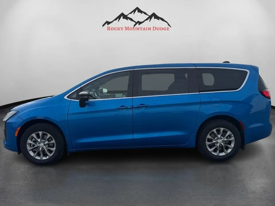 Chrysler Pacifica 2027 photo 2