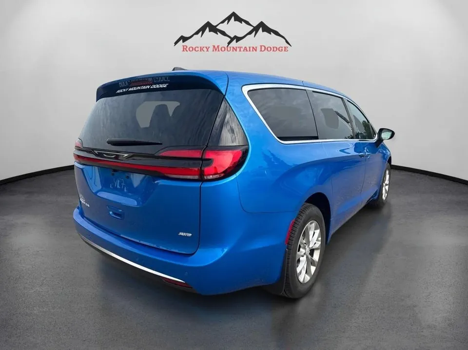 Chrysler Pacifica 2027 photo 5