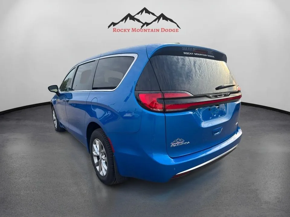 Chrysler Pacifica 2027 photo 3
