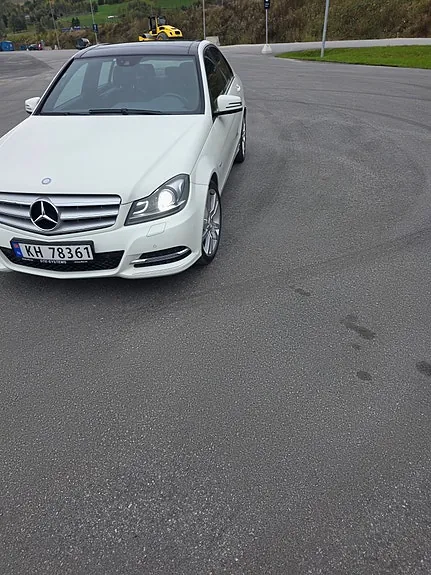 Mercedes-Benz C200 2011 photo 3