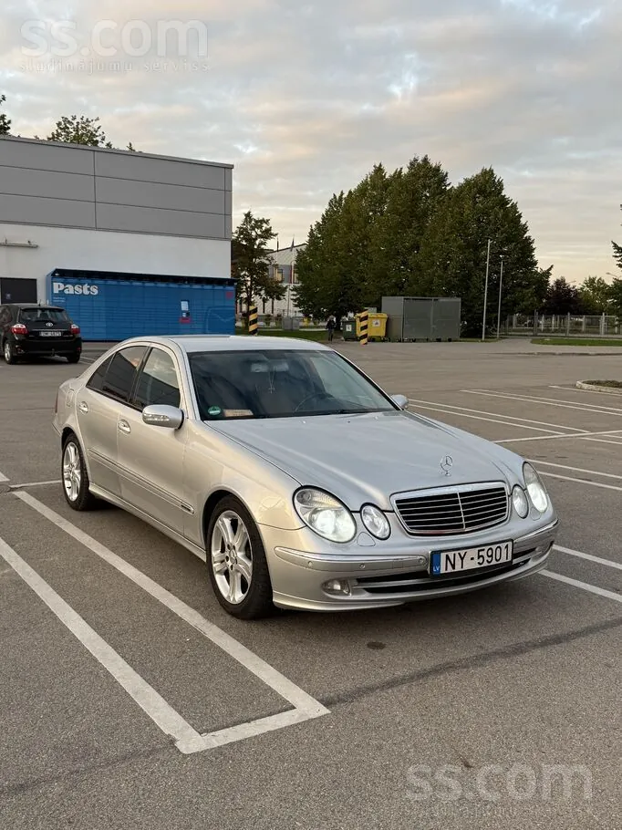 Mercedes-Benz E270 2003 photo 3