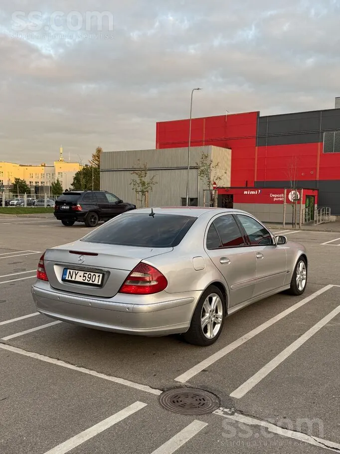 Mercedes-Benz E270 2003 photo 4