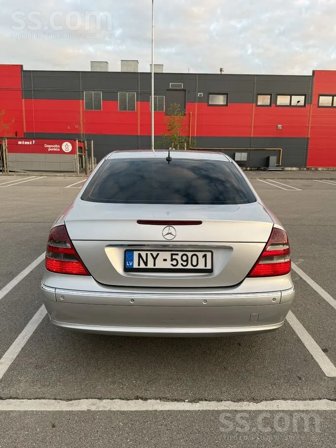 Mercedes-Benz E270 2003 photo 5