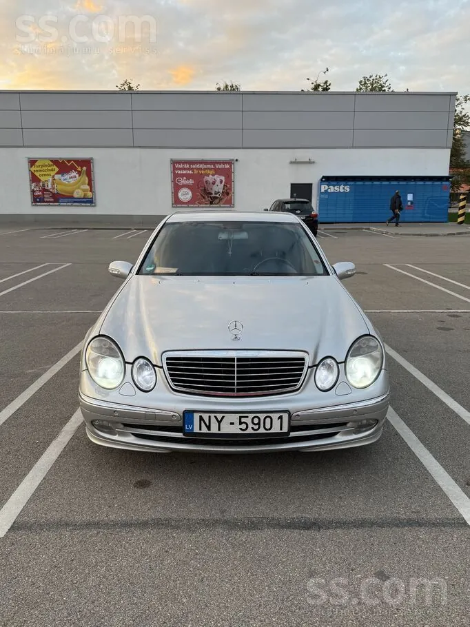 Mercedes-Benz E270 2003 photo 2