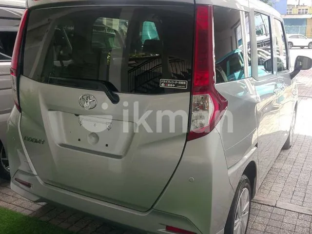 Toyota Roomy 2023 photo 2