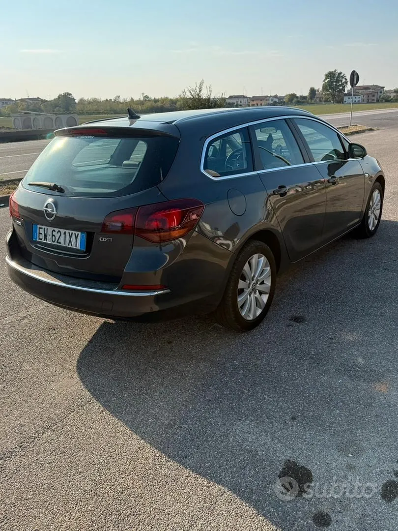 Opel Astra 2014 photo 3