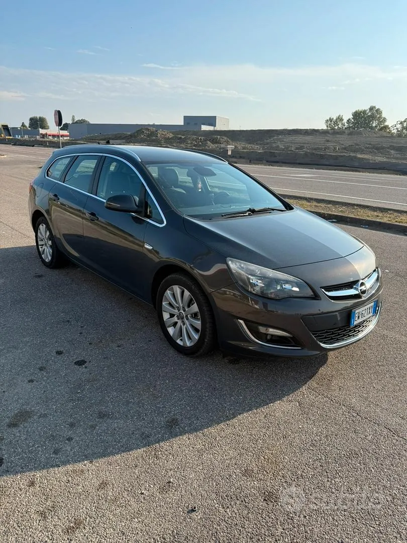Opel Astra 2014 photo 2