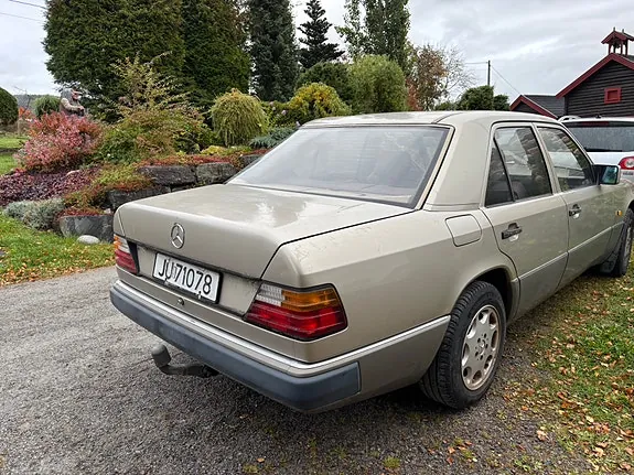 Mercedes-Benz E250