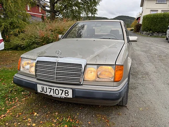 Mercedes-Benz E250 1990 photo 3