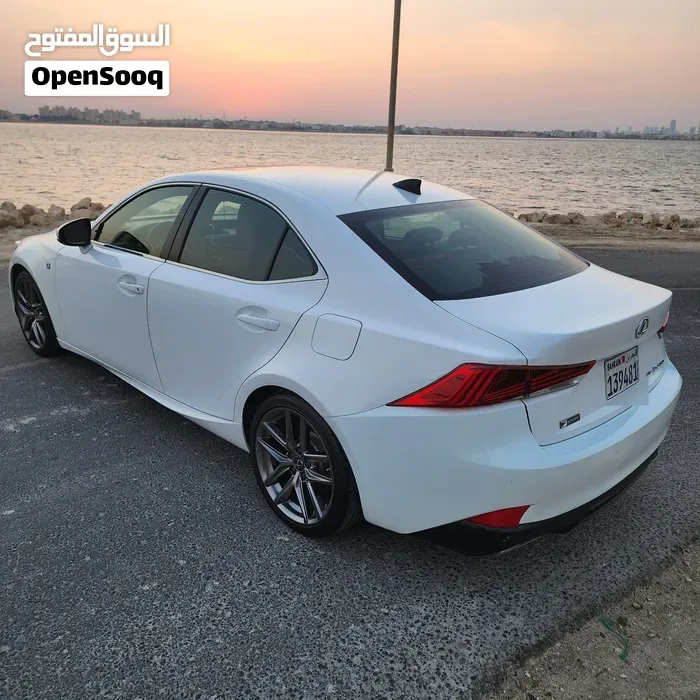 Lexus Is 300 Sport 2019 photo 3
