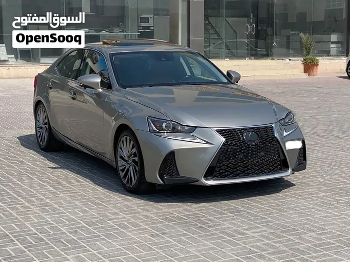 Lexus Is 300 Sport 2019 photo 5