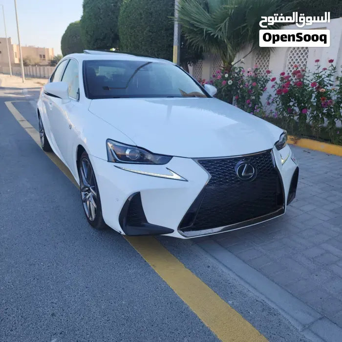 Lexus Is 300 Sport 2019 photo 2