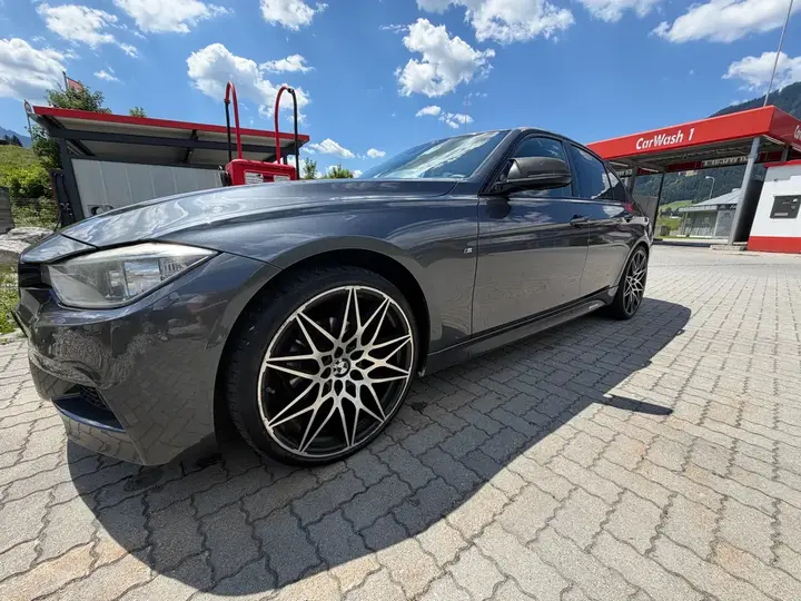 BMW 3Er-Reihe 320I 2012 photo 3