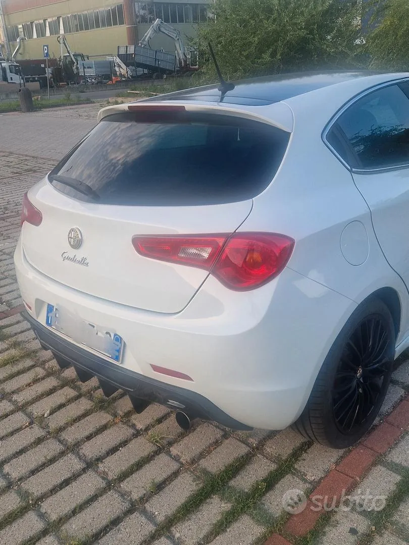 Alfa Romeo Giulietta 2010 photo 2