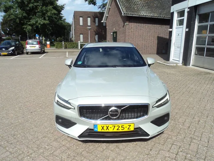 Volvo V60 2019 photo 2