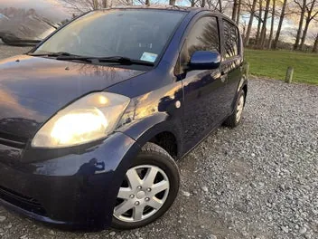 Daihatsu Sirion 2005 photo 2