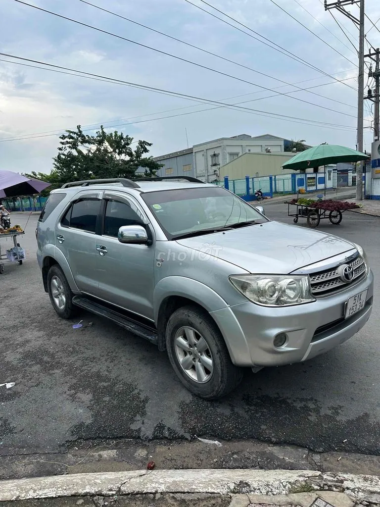 Toyota Fortuner 2010 photo 3