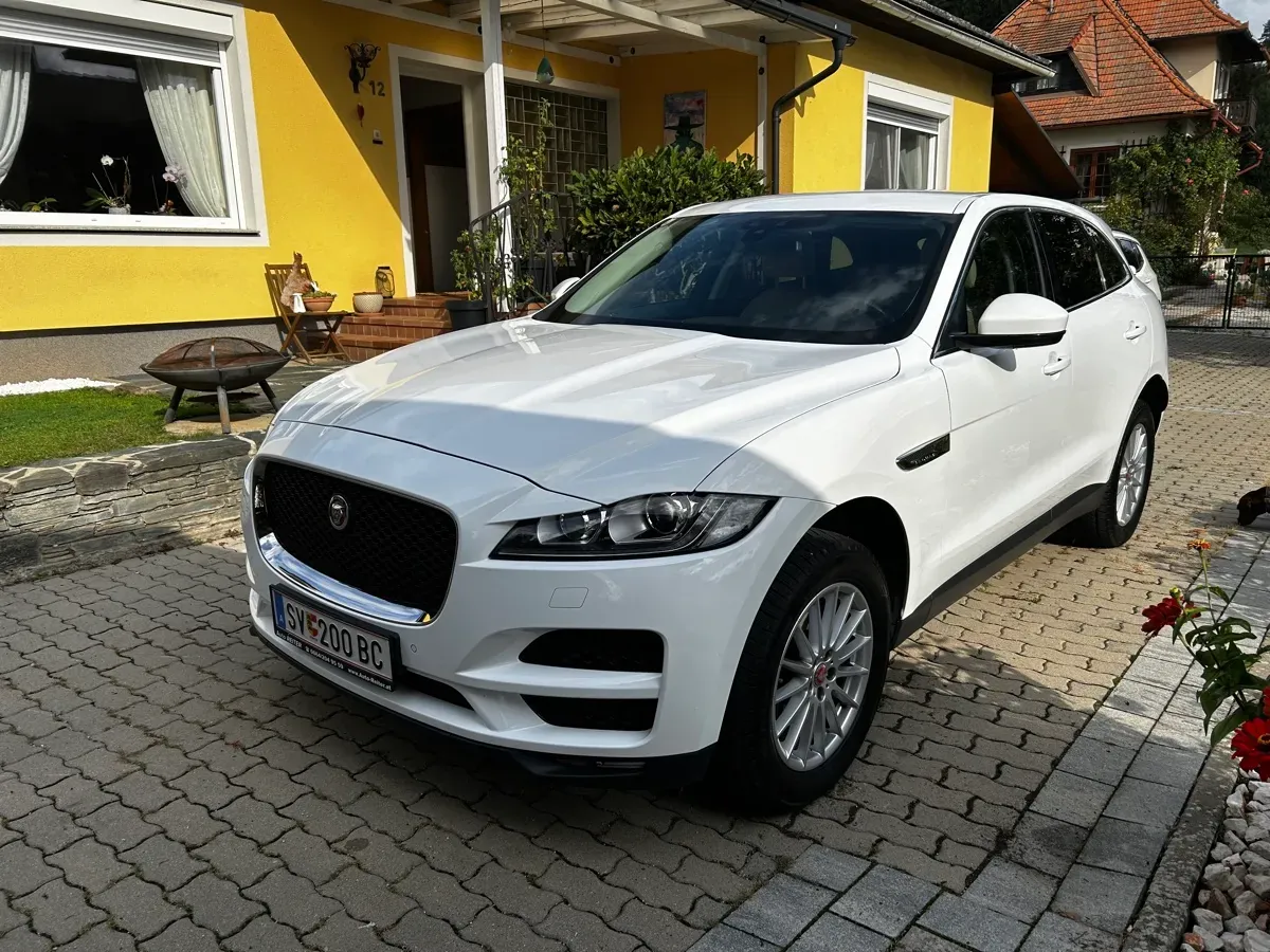 Jaguar F-Pace 2017 photo 2