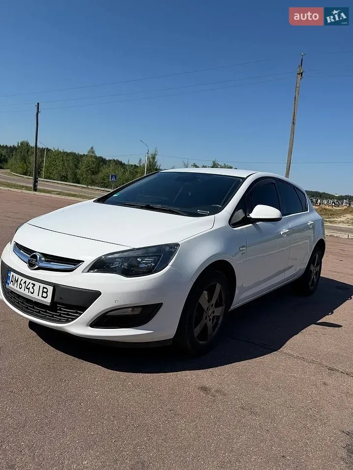 Opel Astra 2014 photo 2