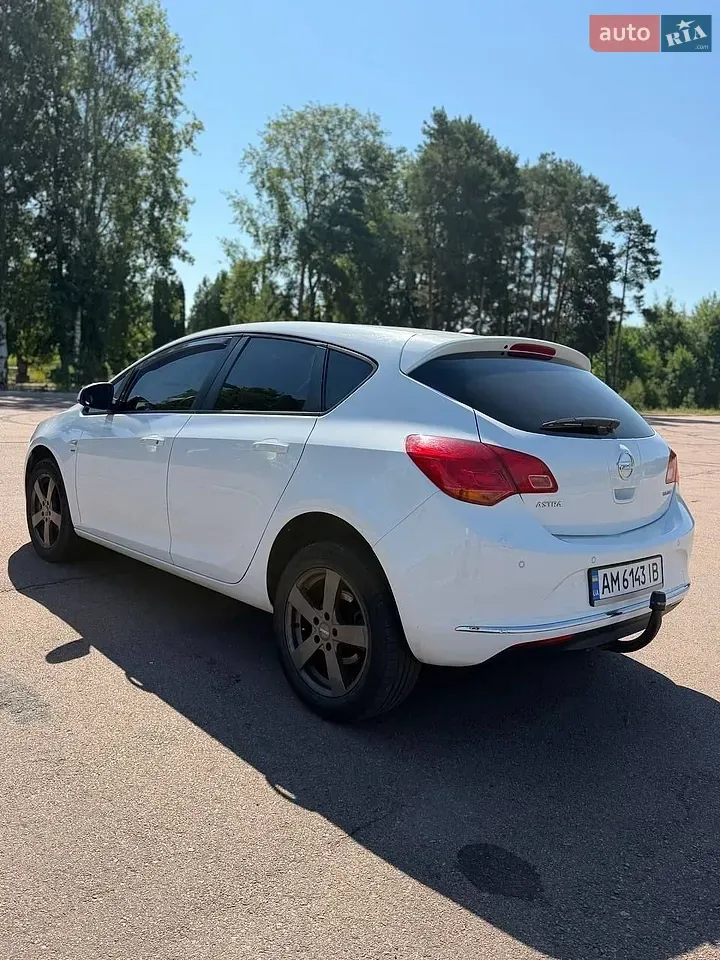 Opel Astra 2014 photo 4