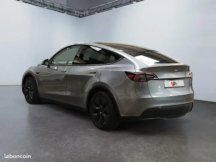 Tesla Model Y 2024 photo 3